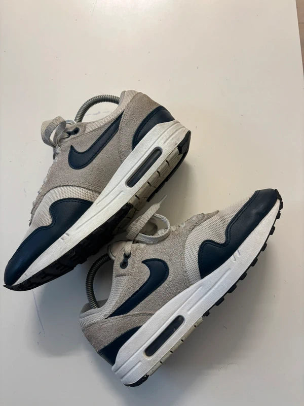 NIKE AIR MAX 1 ESSENTIAL "SUMMIT WHITE ARMORY" 39 EU