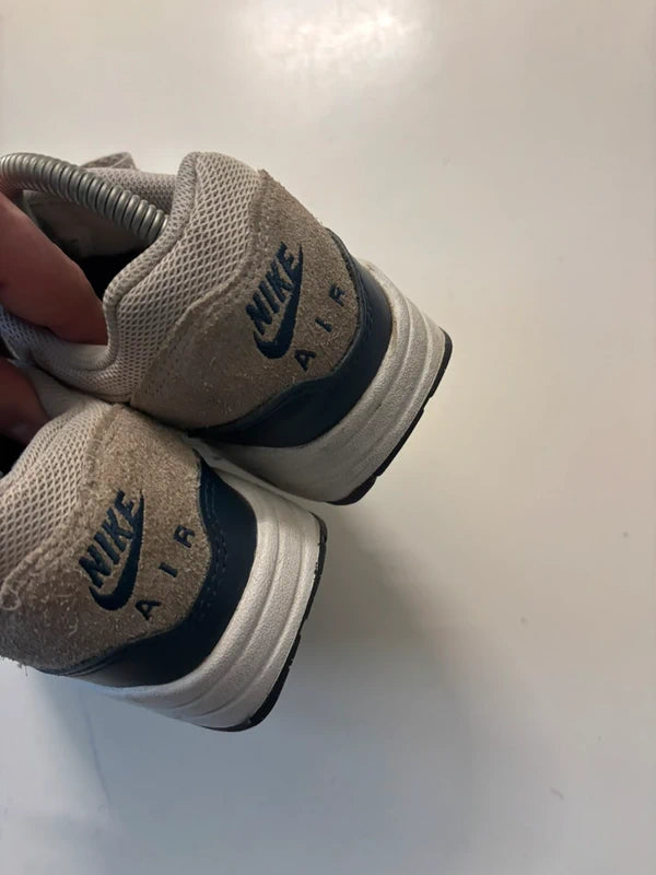 NIKE AIR MAX 1 ESSENTIAL "SUMMIT WHITE ARMORY" 39 EU