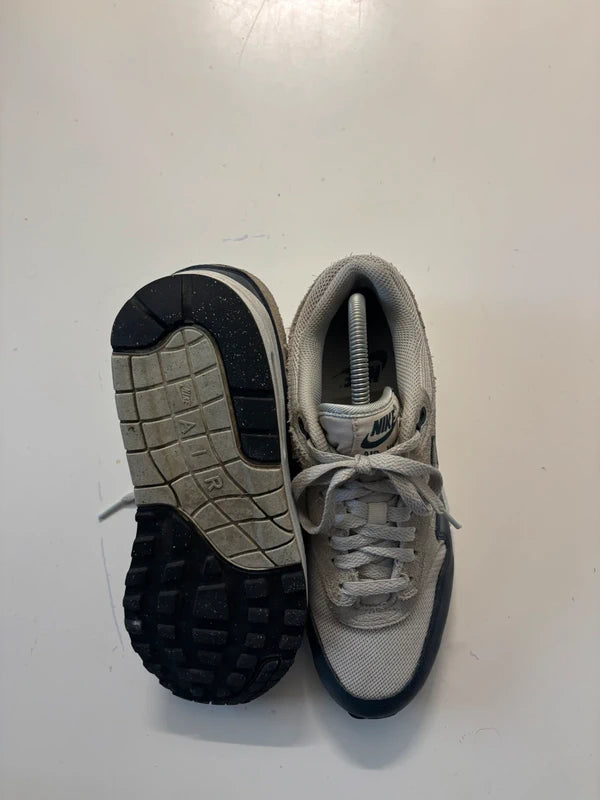 NIKE AIR MAX 1 ESSENTIAL "SUMMIT WHITE ARMORY" 39 EU