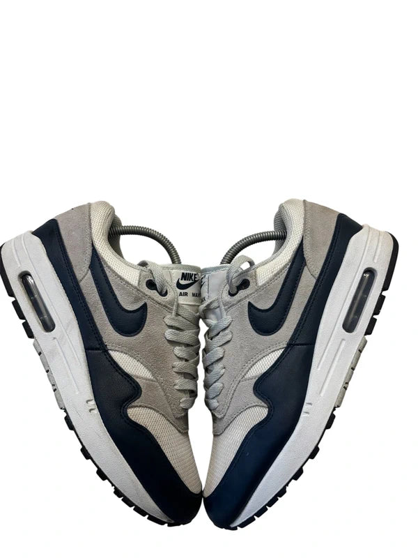 NIKE AIR MAX 1 ESSENTIAL "SUMMIT WHITE ARMORY" 41 EU
